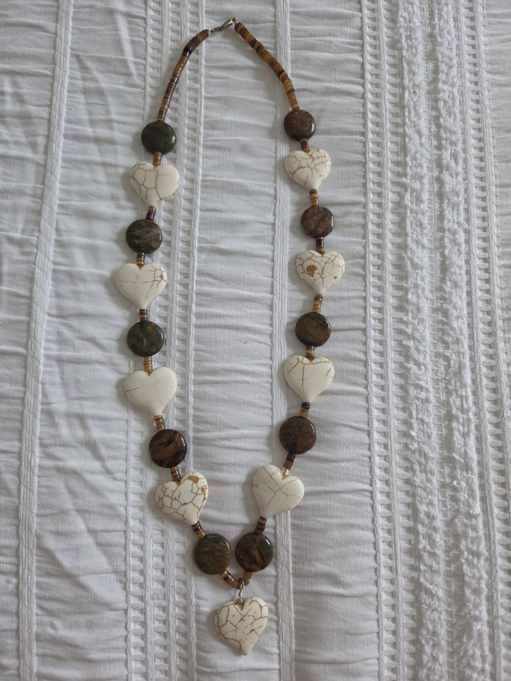 Heart Pendant Necklace in White and Brown – Howlita Natural Stone Bead Necklace